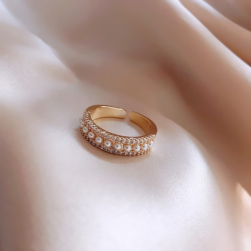 Elegant Gold and Pearl Statement Ring