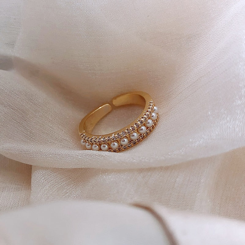 Elegant Gold and Pearl Statement Ring